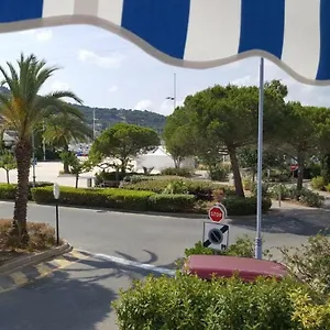 Apartment Anatole - T3 - Moderne - Climatise - 1er Etage - Tres Grande Terrasse - Vue Magnifique Et Degagee, Saint-Mandrier-sur-Mer